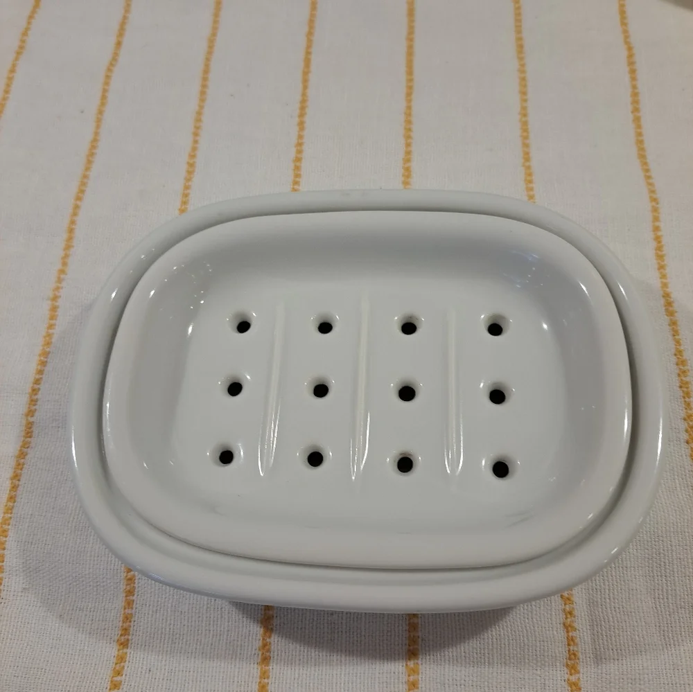 Vtg Porcelain/Ceramic Classic Two-part Soap Dish with Removable Tray White